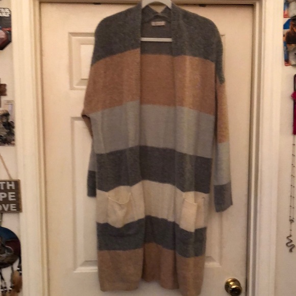 Pretty feminine long coverup sweater - Picture 1 of 5